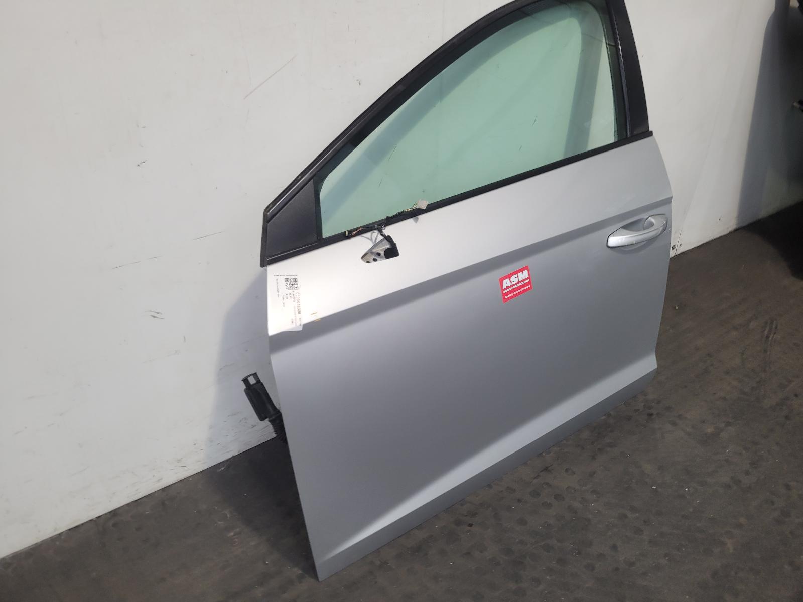 L Front Door Leon Seat 2014