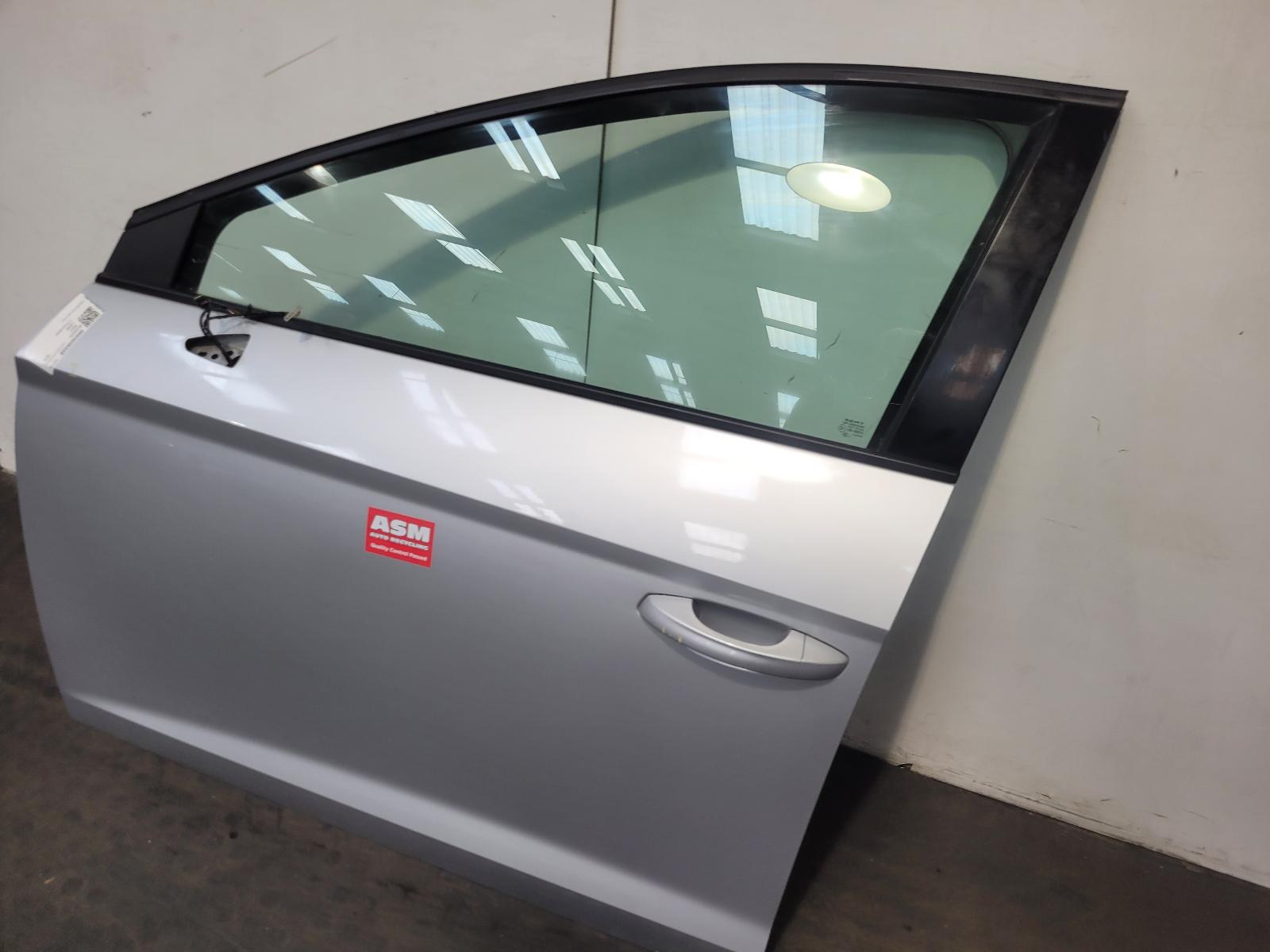 L Front Door Leon Seat 2014
