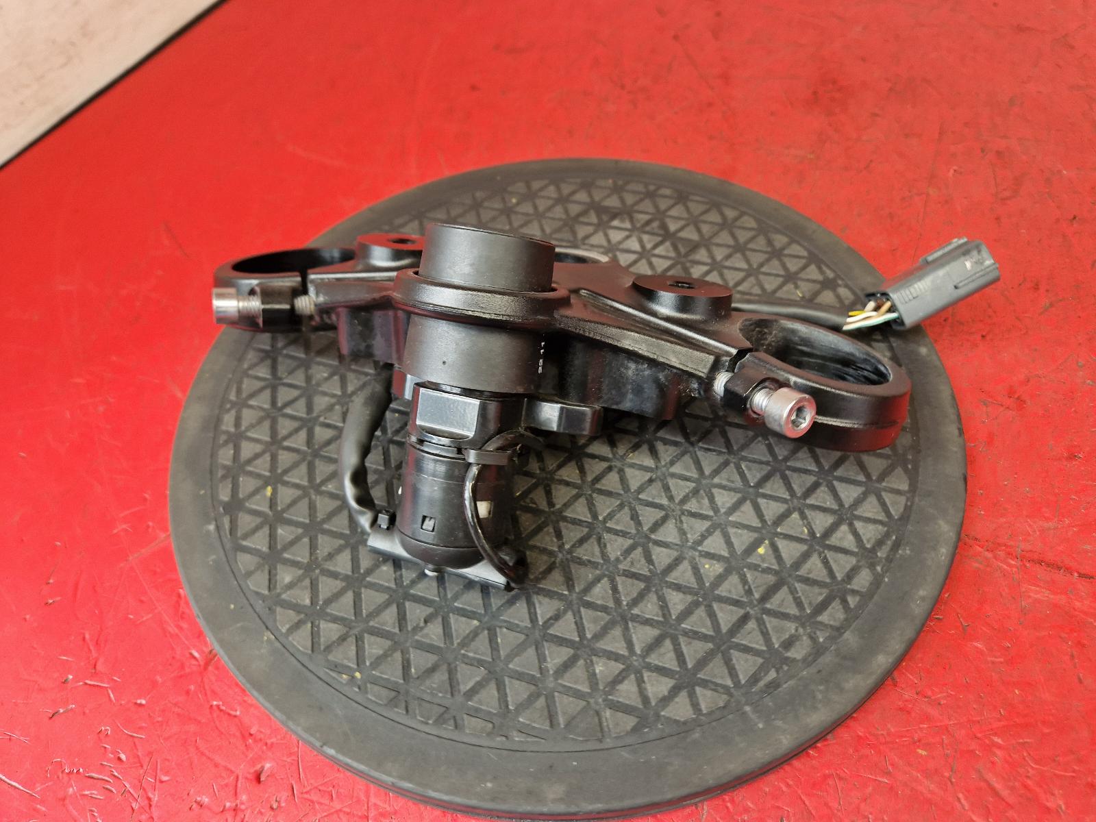 Comp.Lock Set + Keys Street Triple 765 Triumph 2021
