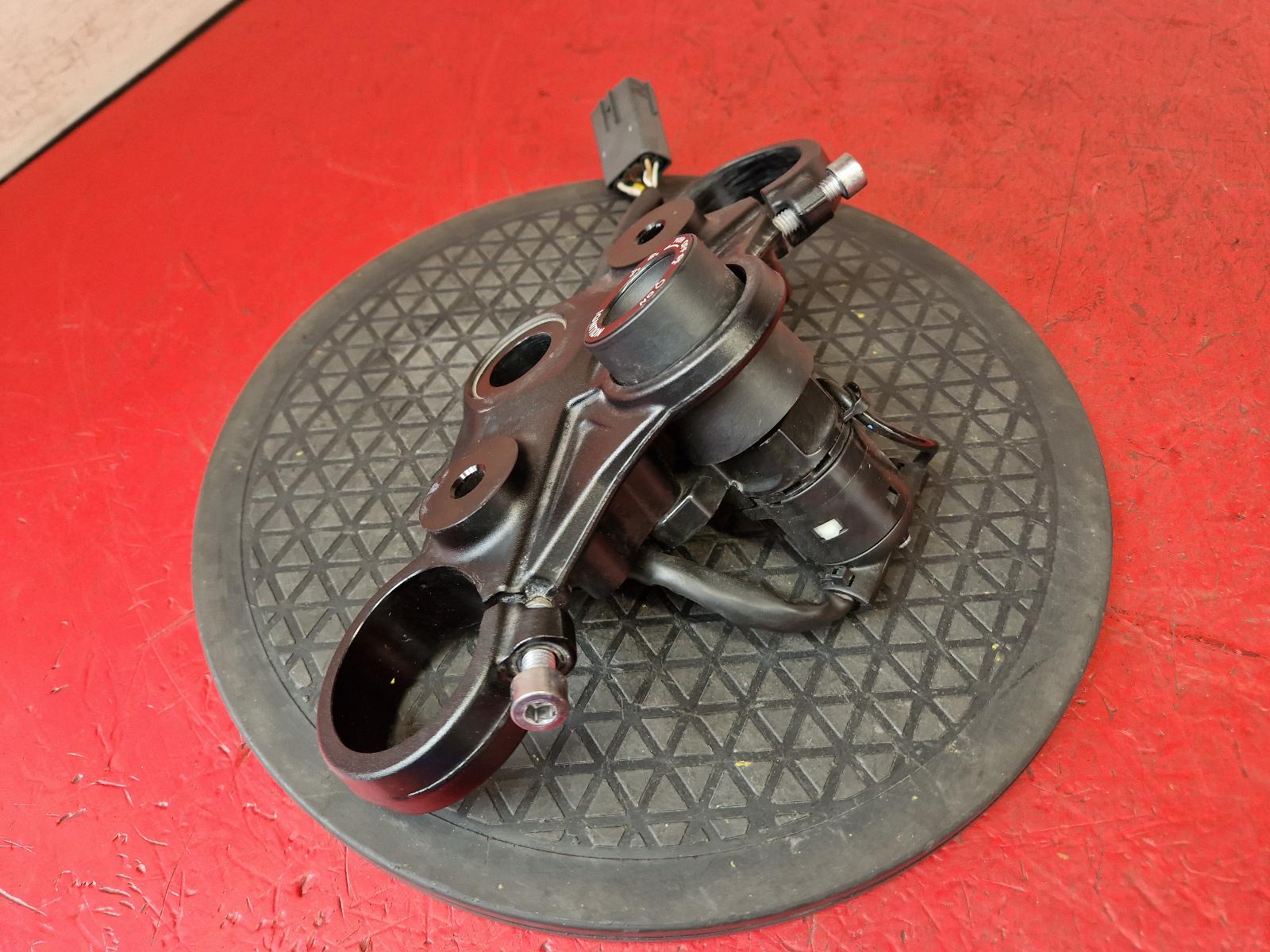 Comp.Lock Set + Keys Street Triple 765 Triumph 2021