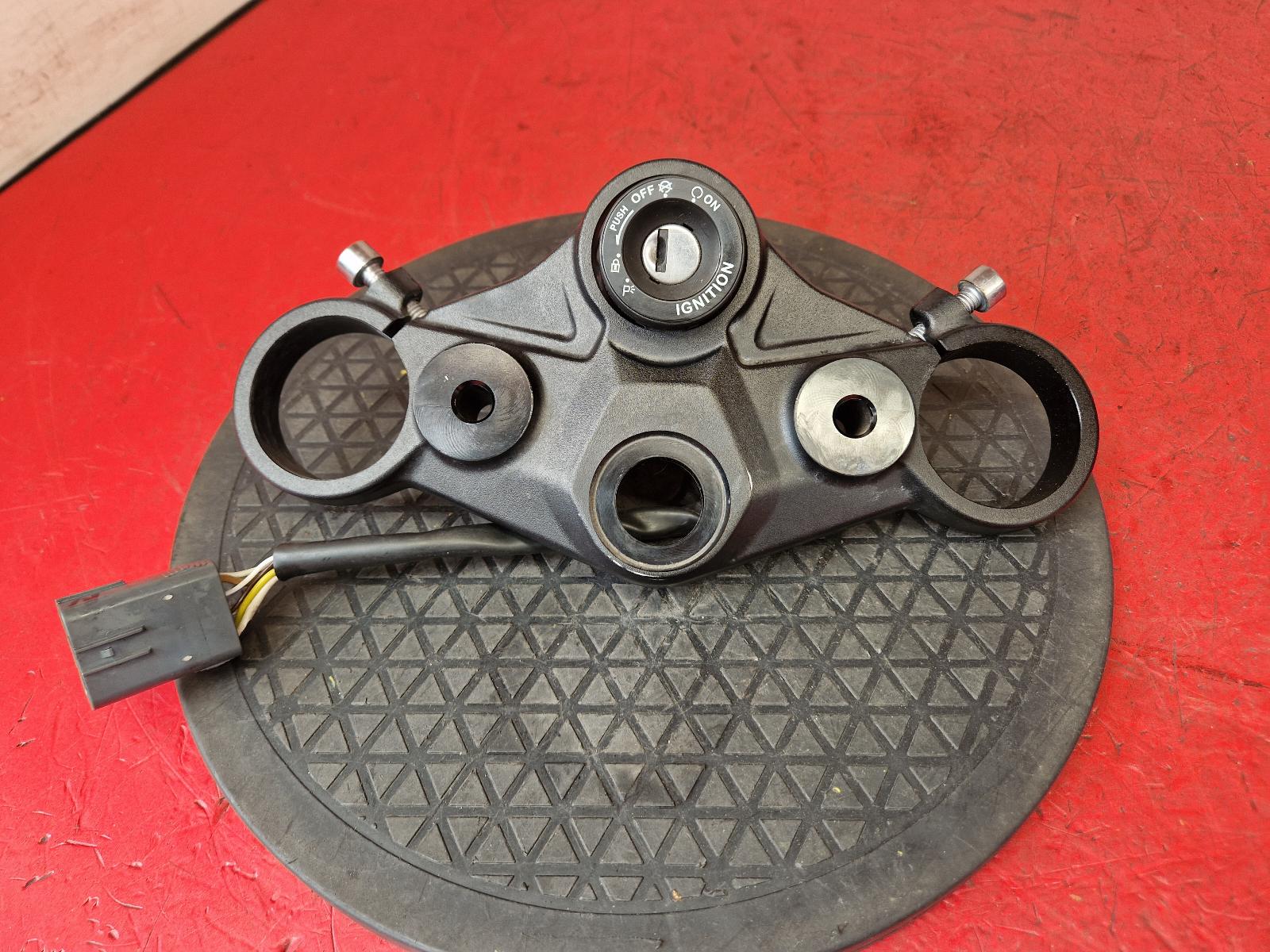 Comp.Lock Set + Keys Street Triple 765 Triumph 2021