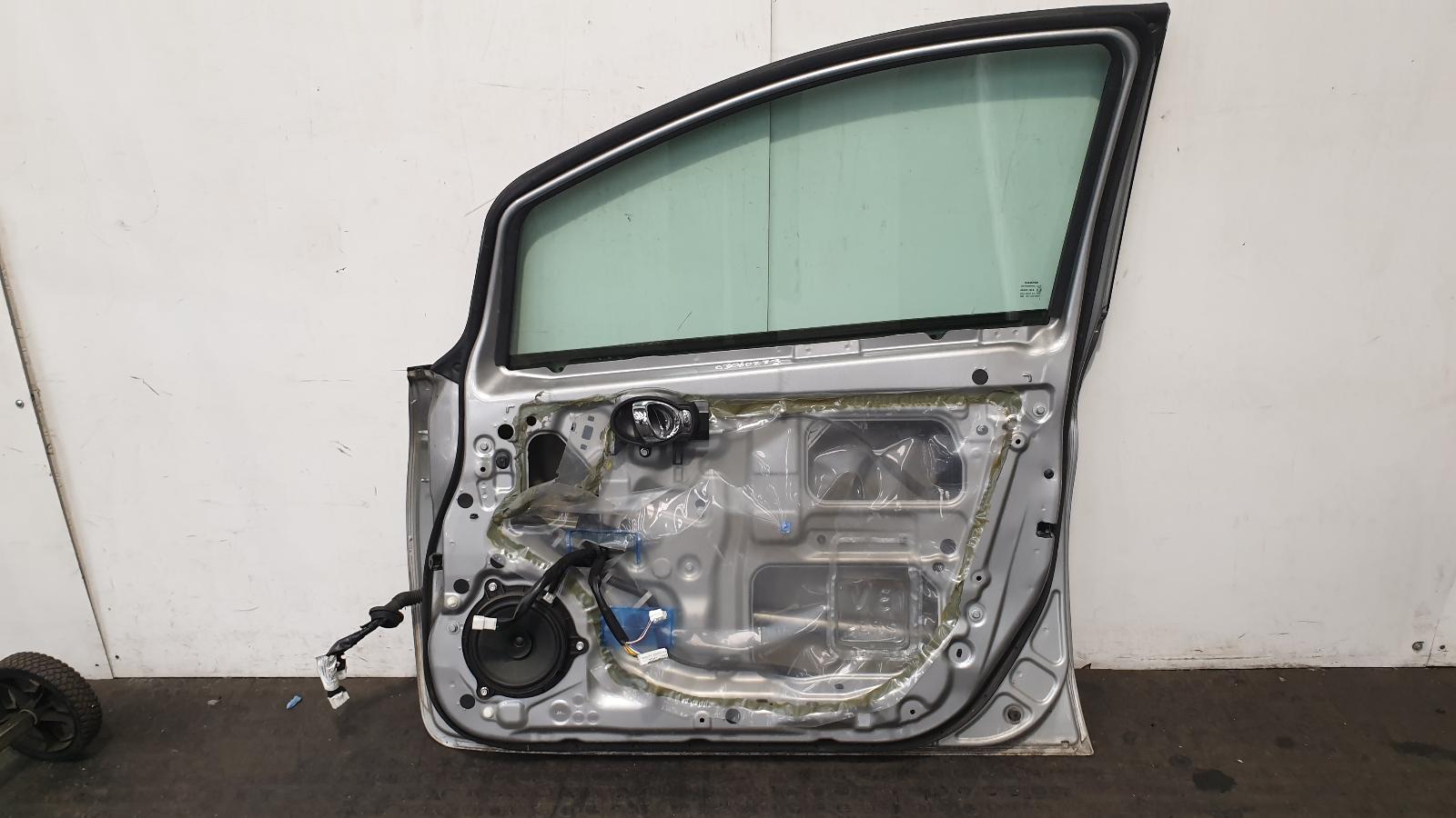 R Front Door Note Nissan 2014 