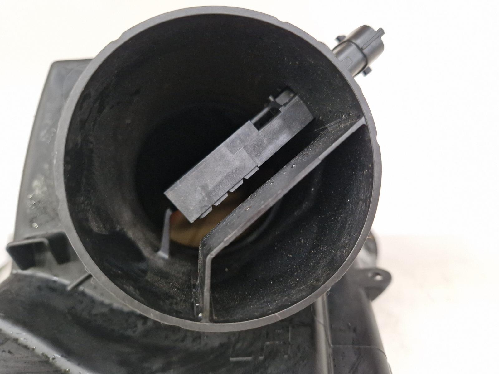 View Auto part Air Cleaner/Box Land Rover Range Rover Sport 2021