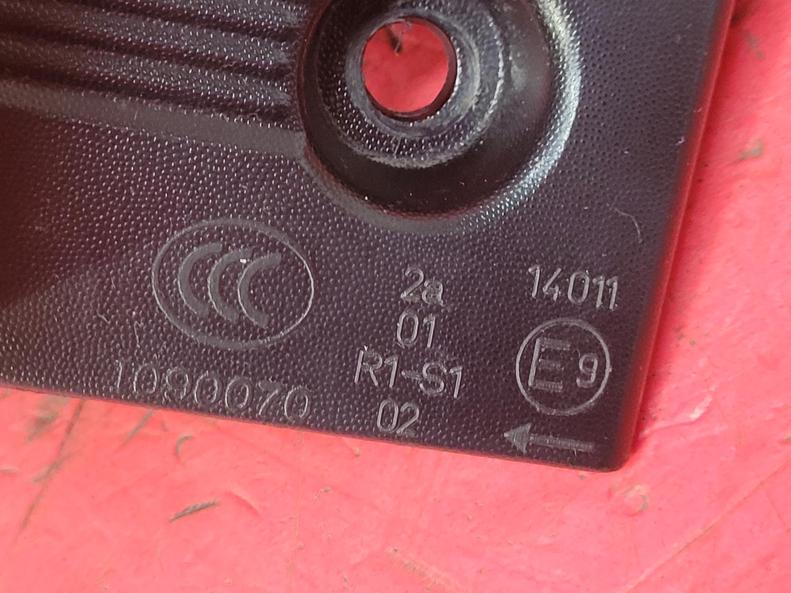 L Taillight Captur Renault 2015