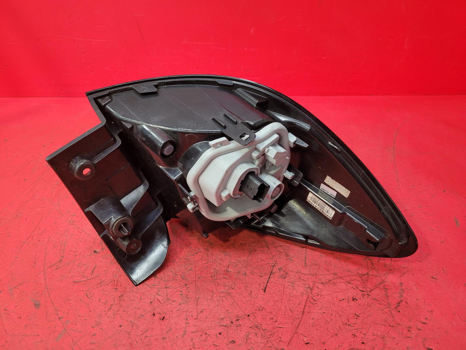 R Taillight Captur Renault 2015