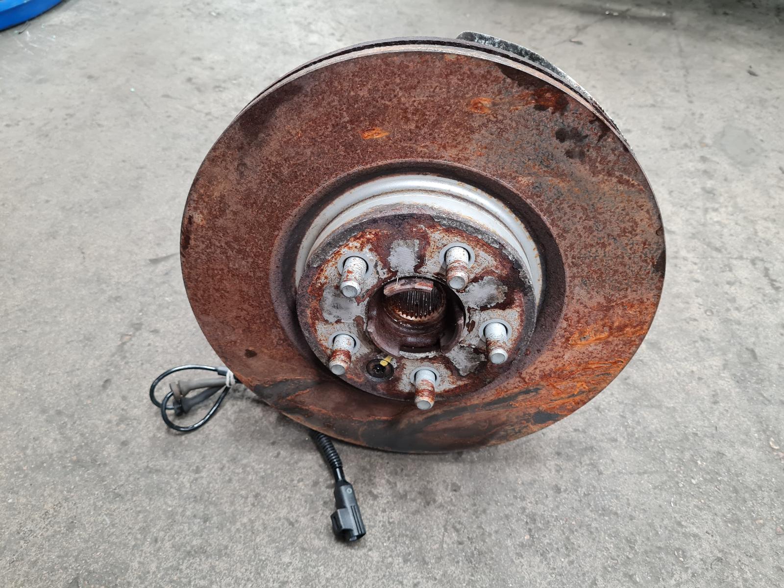 View Auto part RF Hub/Stub Axle Assembly Land Rover Discovery Sport 2018