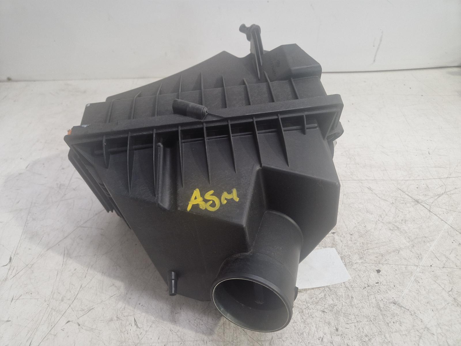 View Auto part Air Cleaner/Box Land Rover Range Rover Sport 2024