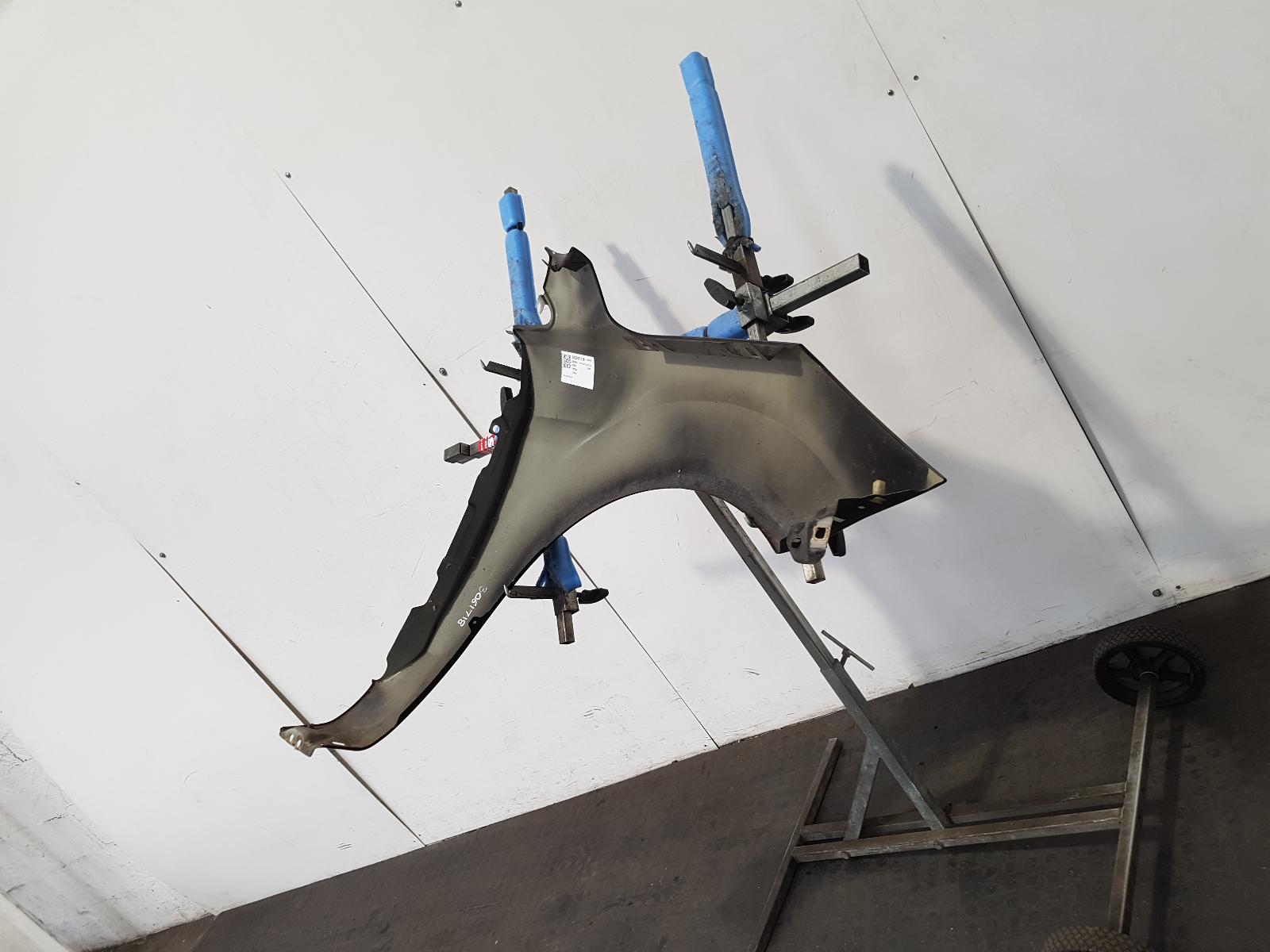 L Wing Focus Ford 2009 