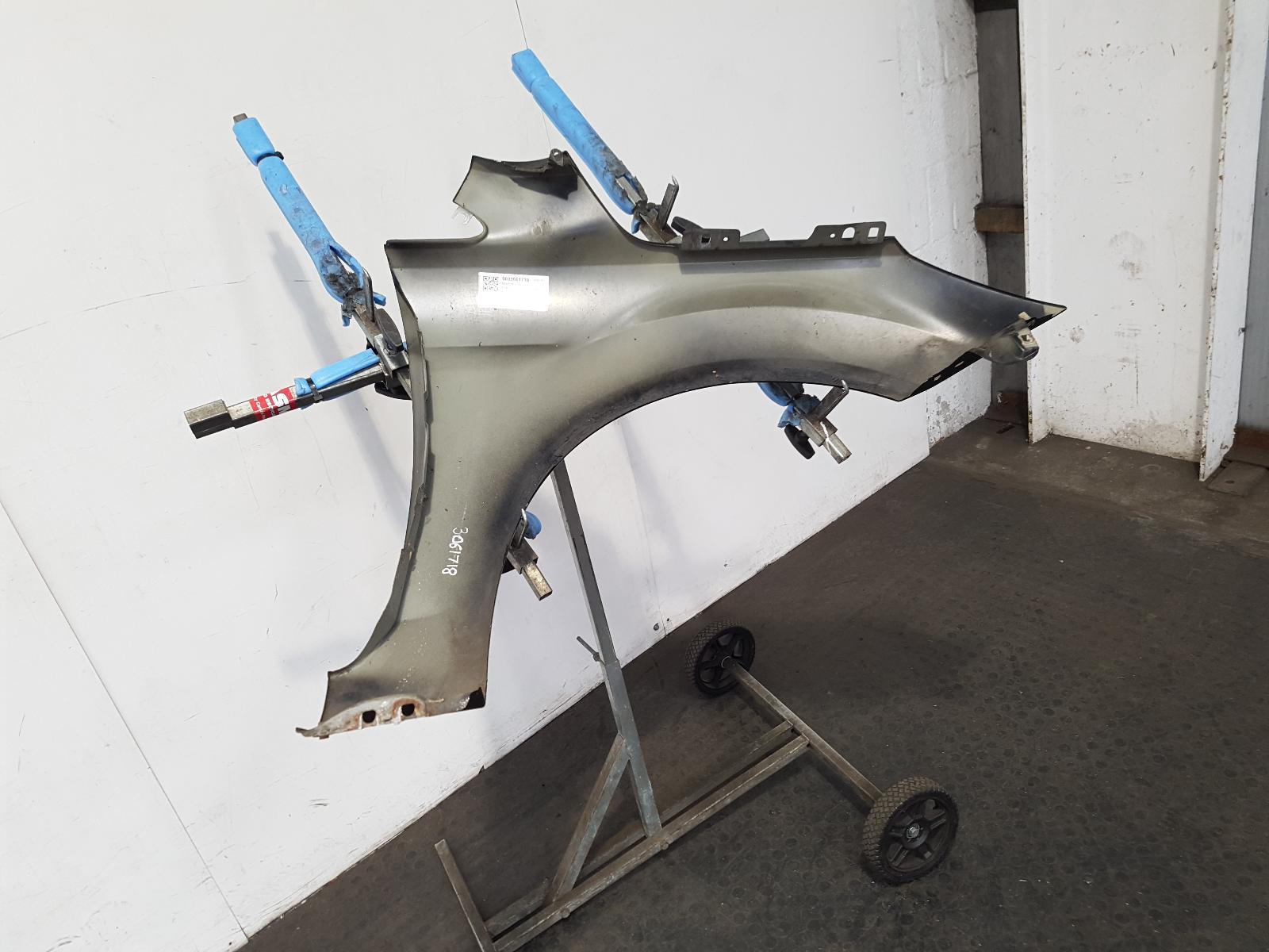 L Wing Focus Ford 2009