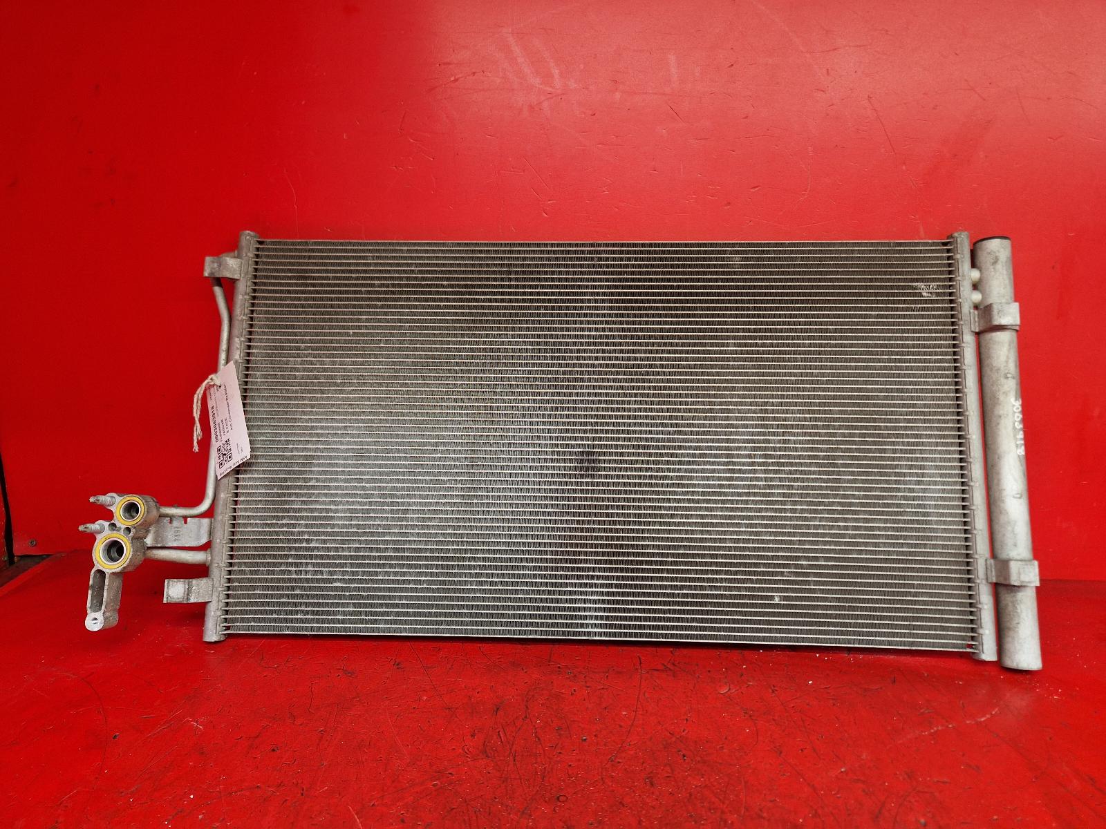 View Auto part Condenser Jaguar E Pace 2019