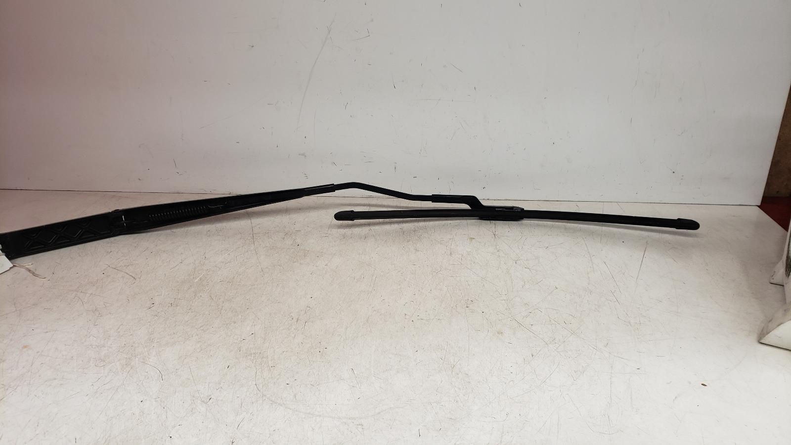 View Auto part Wiper Arm Jaguar E Pace 2019