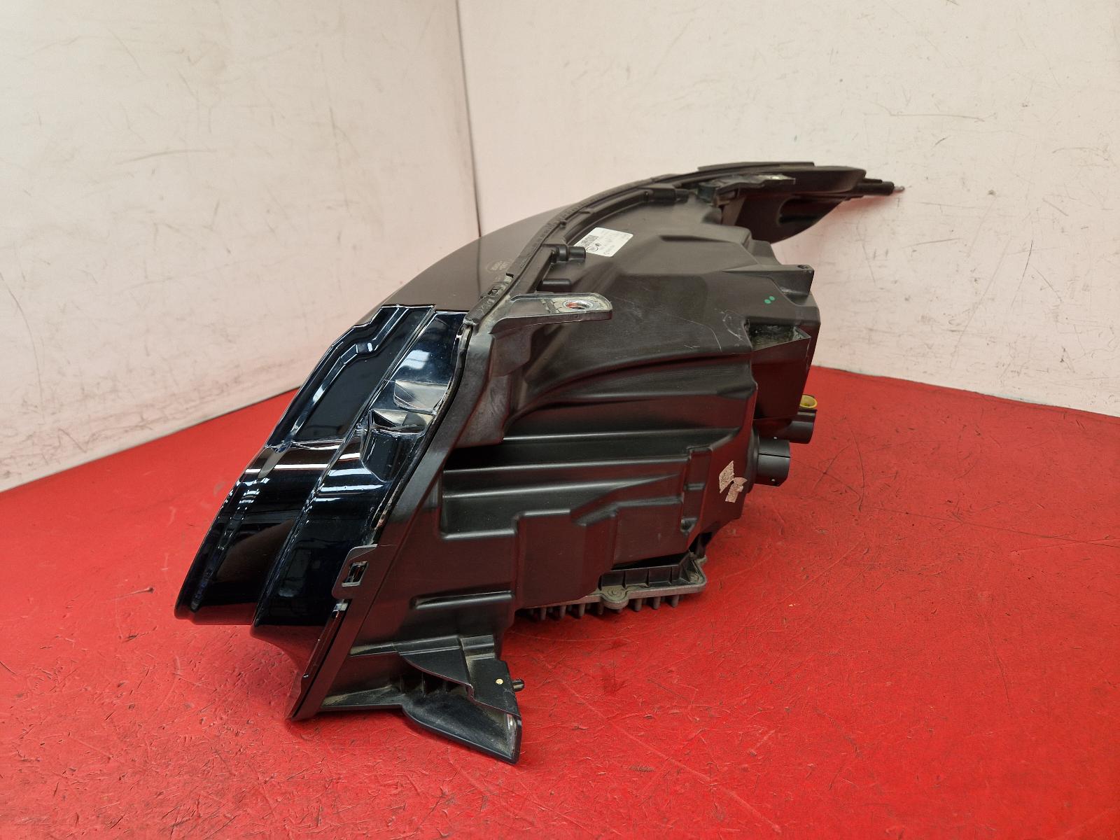 R Headlamp Range Rover Land Rover 2019