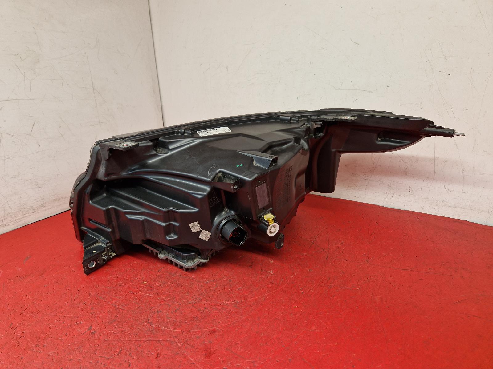 R Headlamp Range Rover Land Rover 2019 