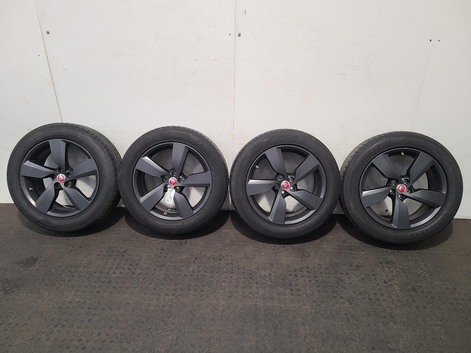 View Auto part Wheel Set Jaguar E Pace 2019