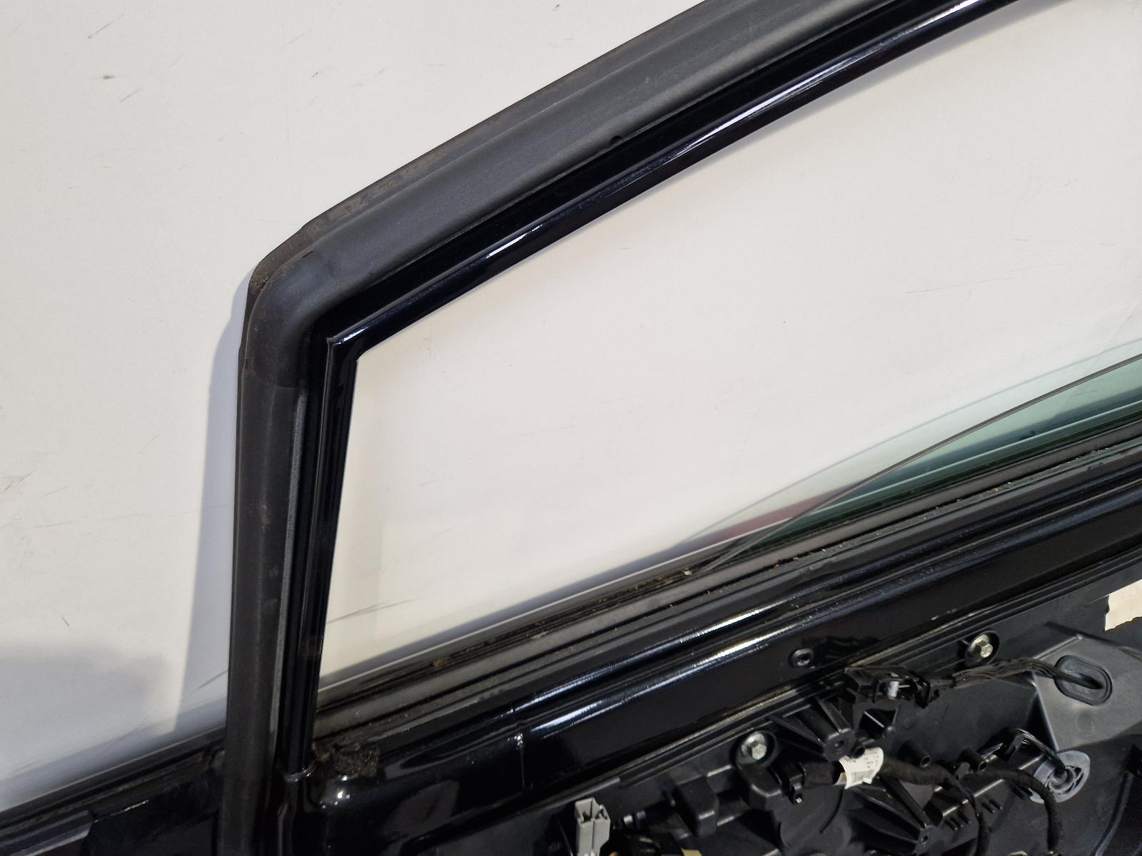 R Front Door Fiesta Ford 2010