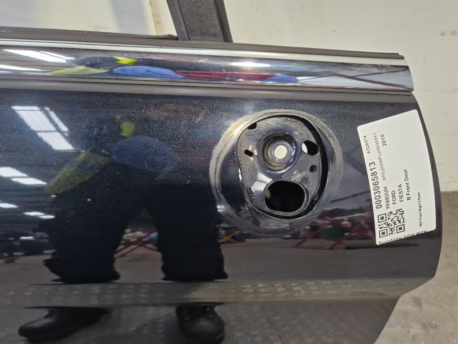 R Front Door Fiesta Ford 2010