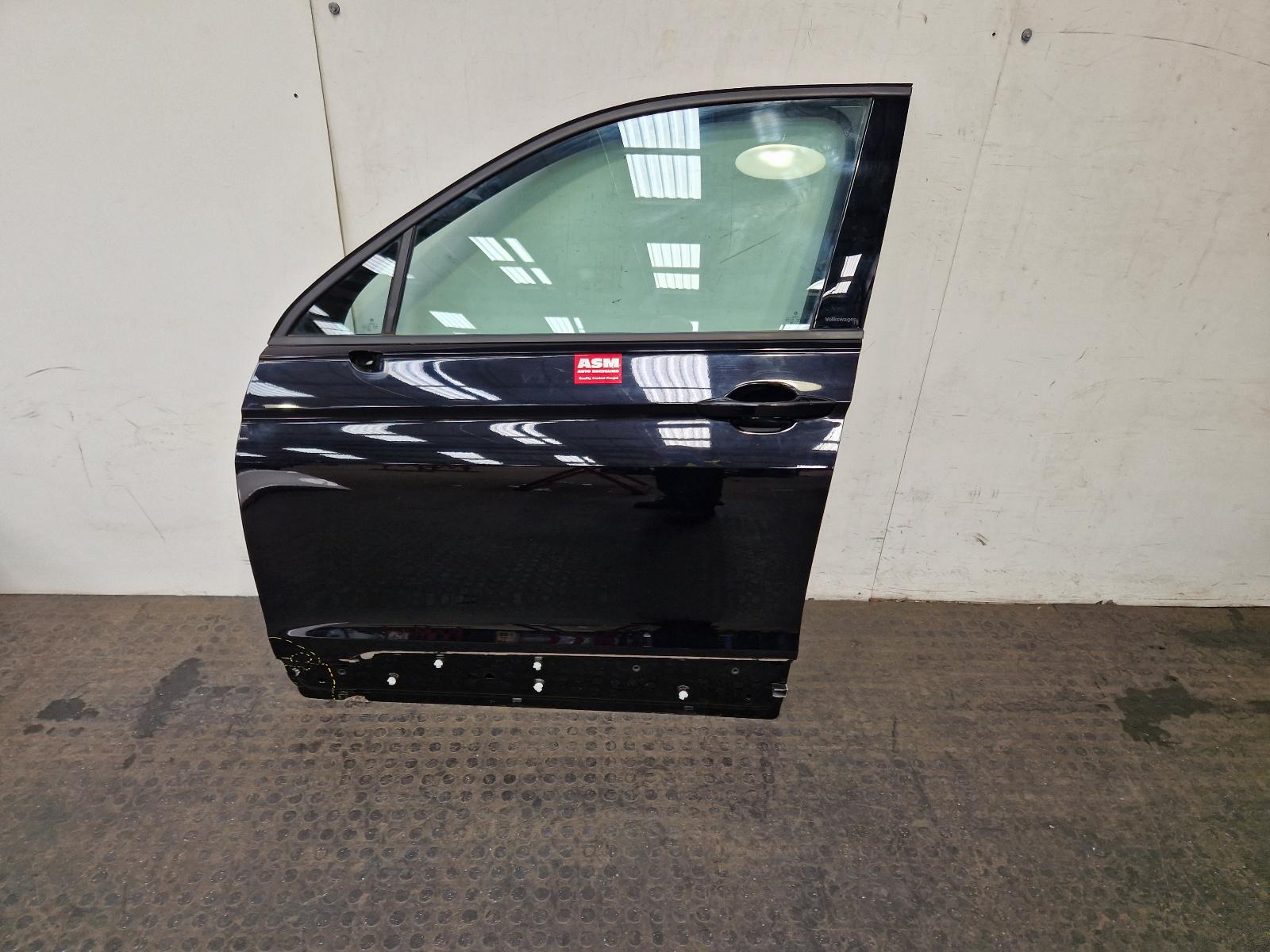 L Front Door Tiguan Volkswagen 2021 