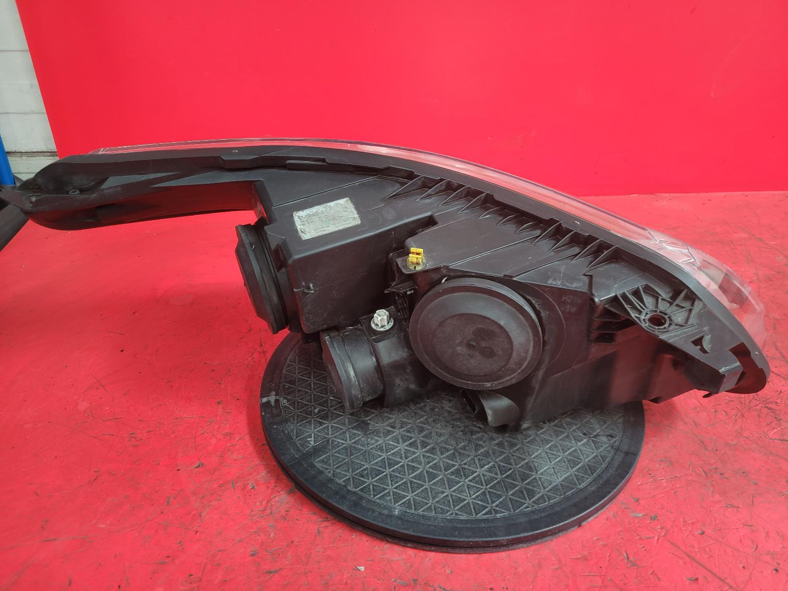 L Headlamp C3 Picasso Citroen 2012