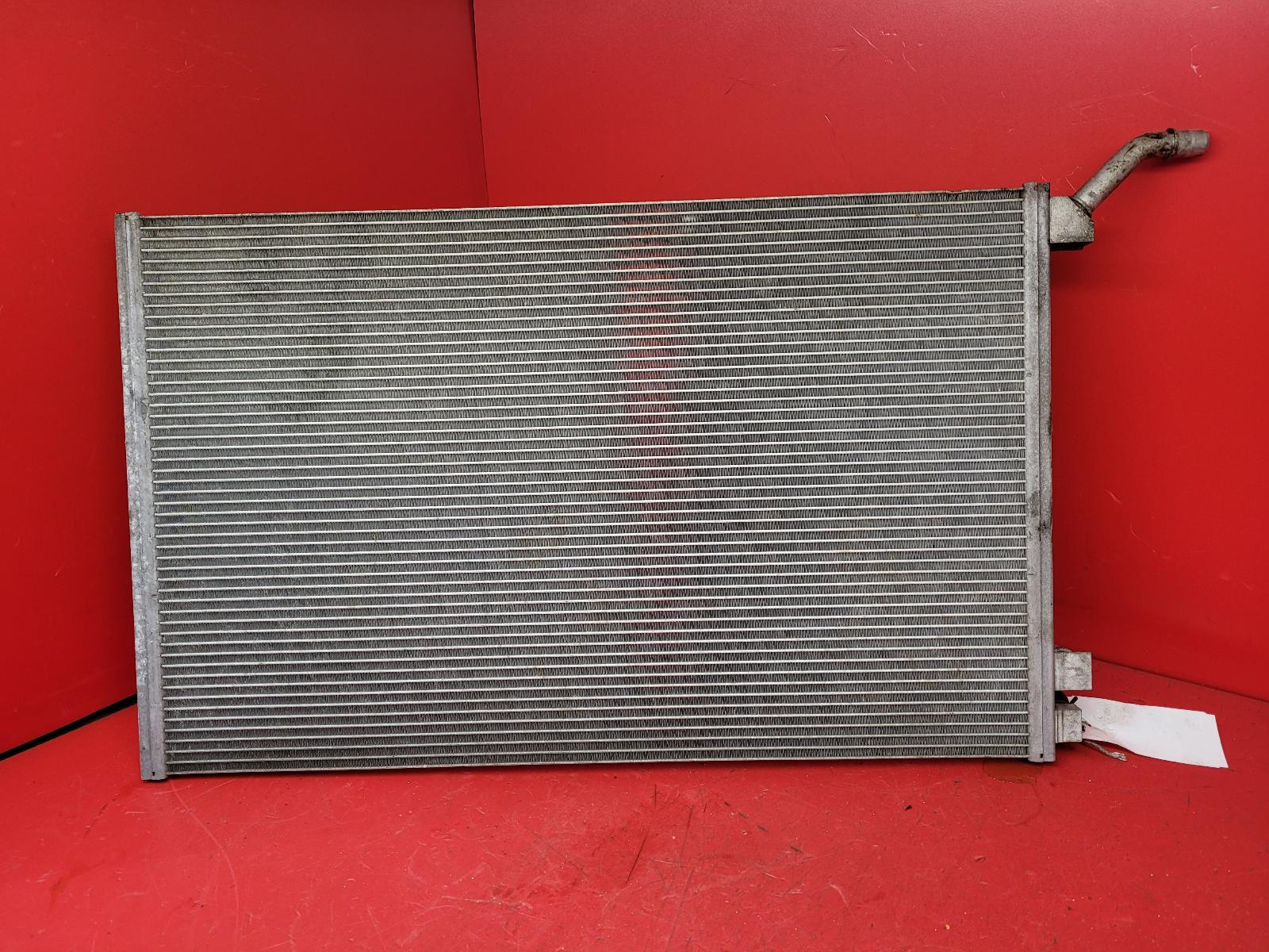 2019 Land Rover Range Rover Velar Radiator View Auto part Radiator Land Rover Range Rover Velar 2019