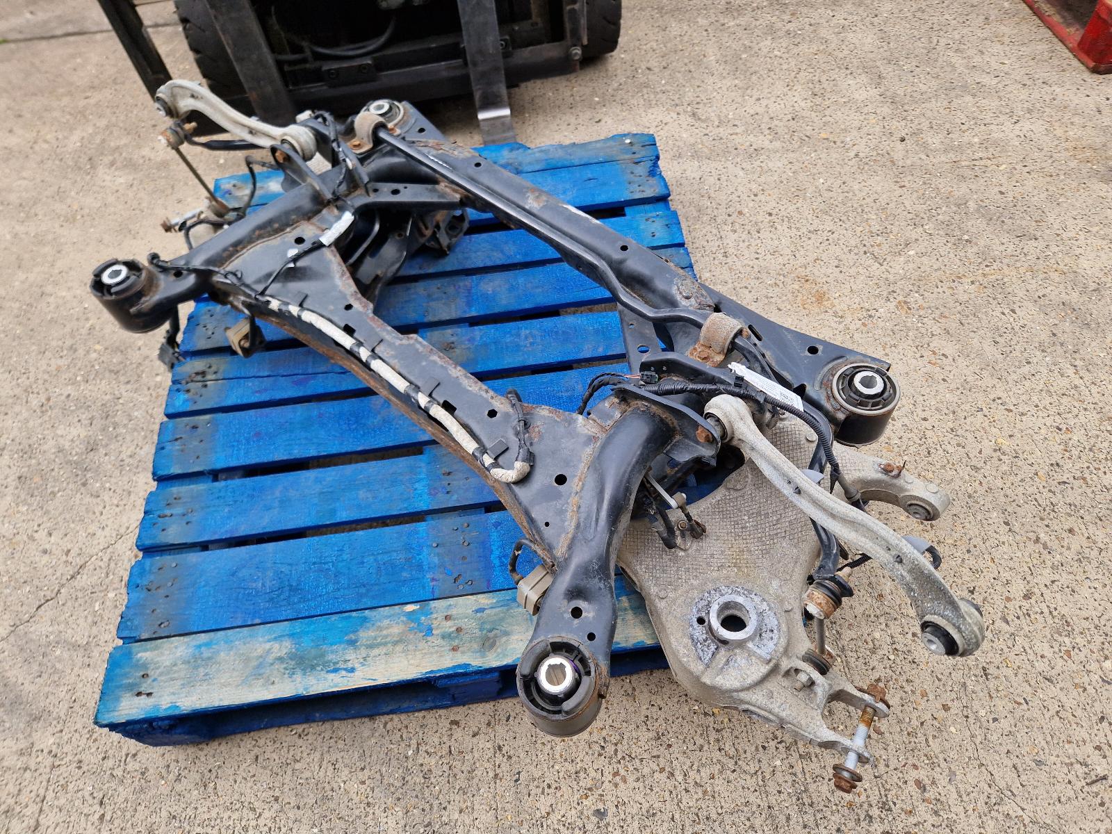 2019 Land Rover Range Rover Velar Rear Axle Assembly View Auto part Rear Axle Assembly Land Rover Range Rover Velar 2019