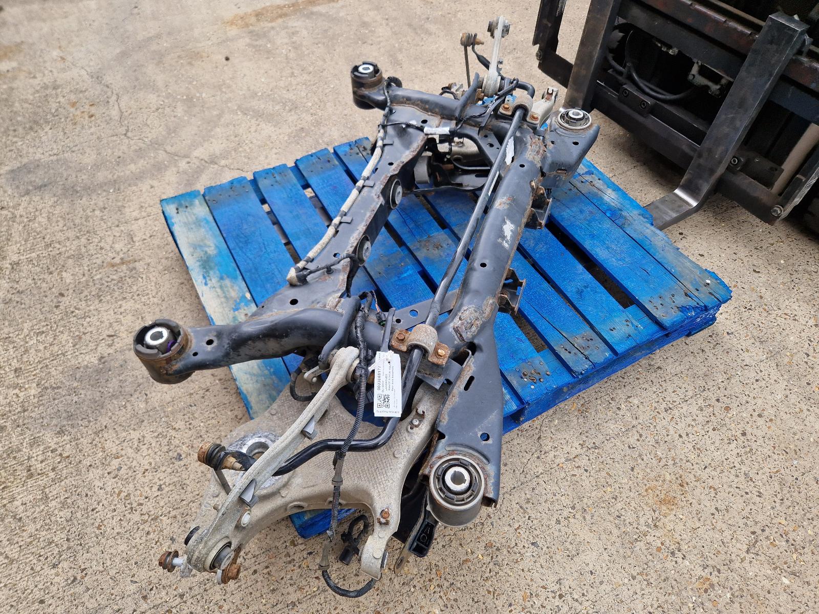 2019 Land Rover Range Rover Velar Rear Axle Assembly View Auto part Rear Axle Assembly Land Rover Range Rover Velar 2019