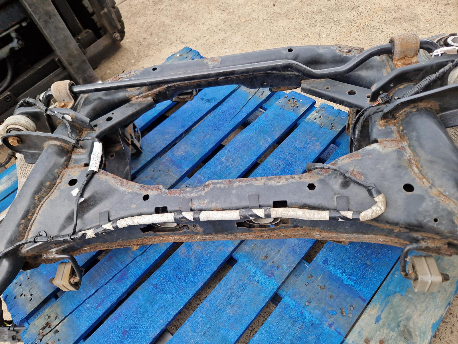 2019 Land Rover Range Rover Velar Rear Axle Assembly View Auto part Rear Axle Assembly Land Rover Range Rover Velar 2019