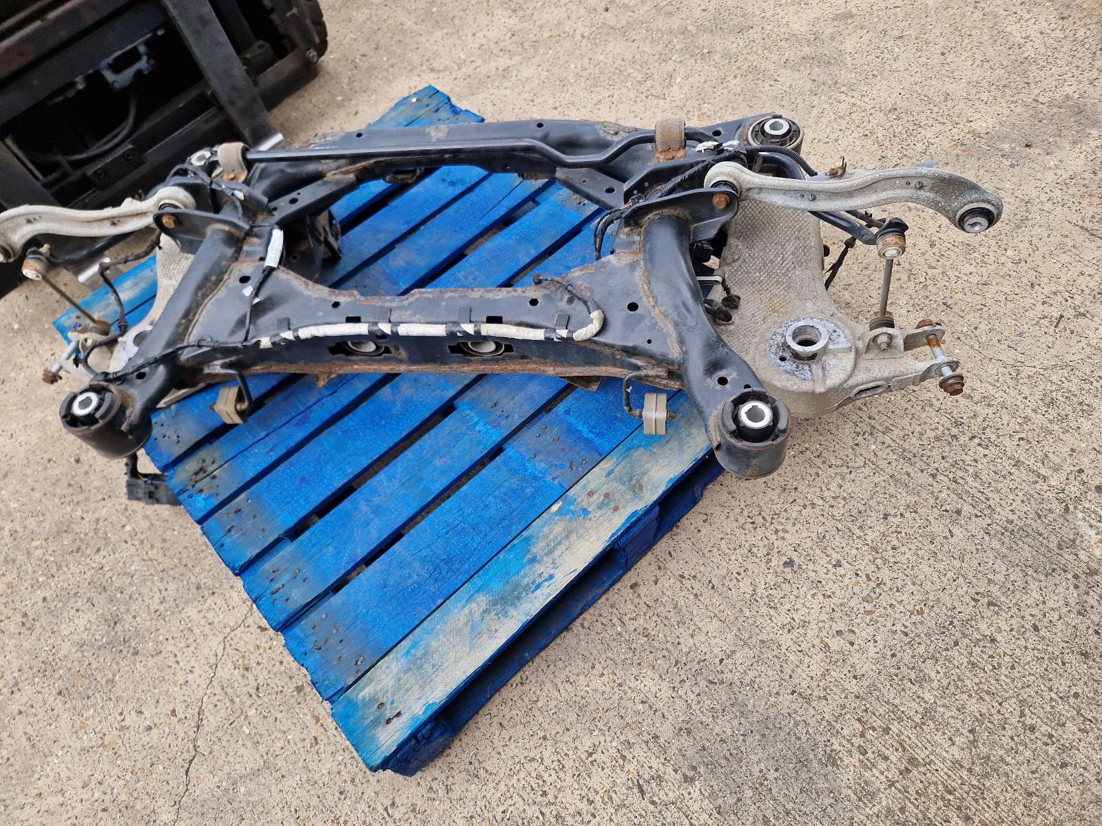 2019 Land Rover Range Rover Velar Rear Axle Assembly View Auto part Rear Axle Assembly Land Rover Range Rover Velar 2019