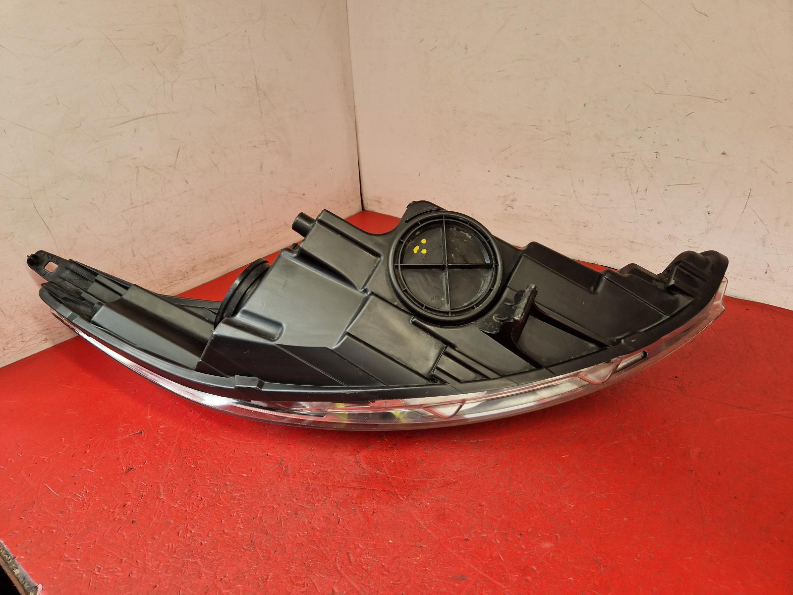 L Headlamp Fiesta Ford 2009
