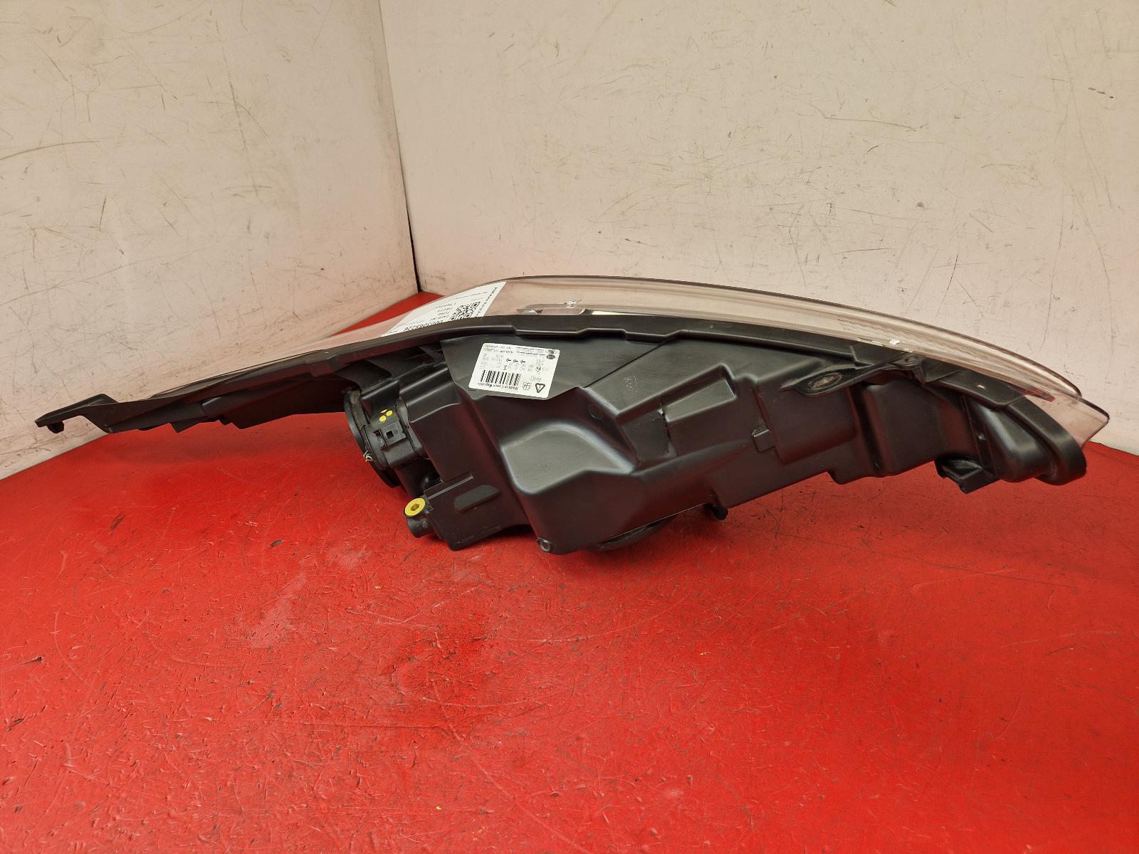 L Headlamp Fiesta Ford 2009