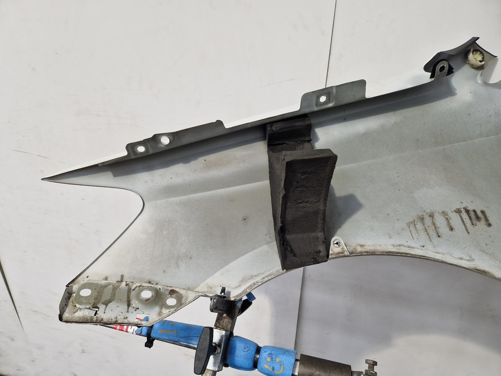 R Wing Polo Volkswagen 2010