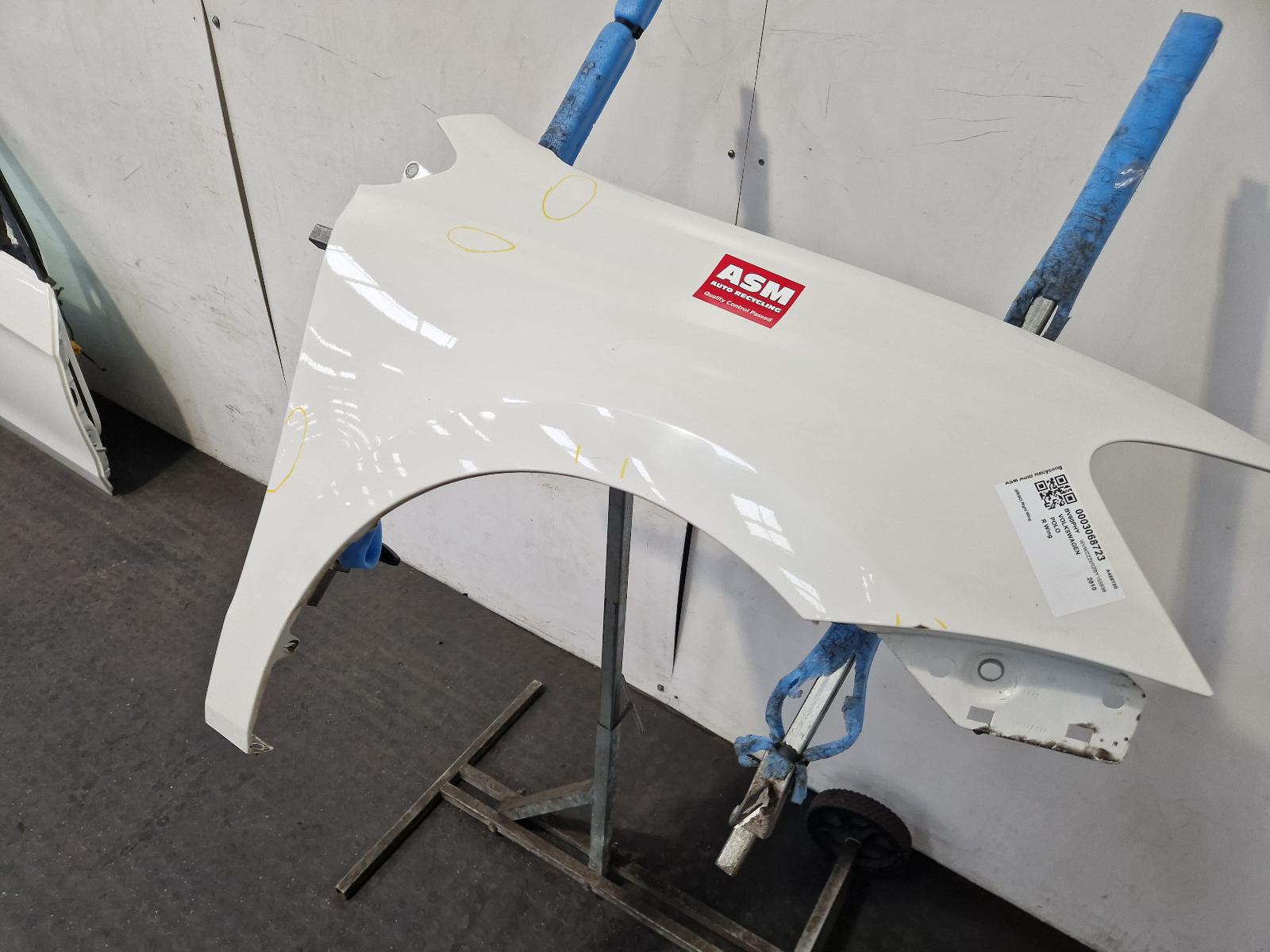 R Wing Polo Volkswagen 2010