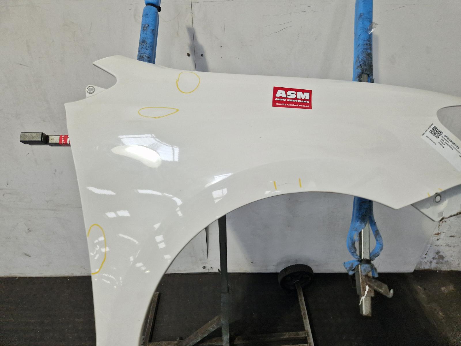 R Wing Polo Volkswagen 2010