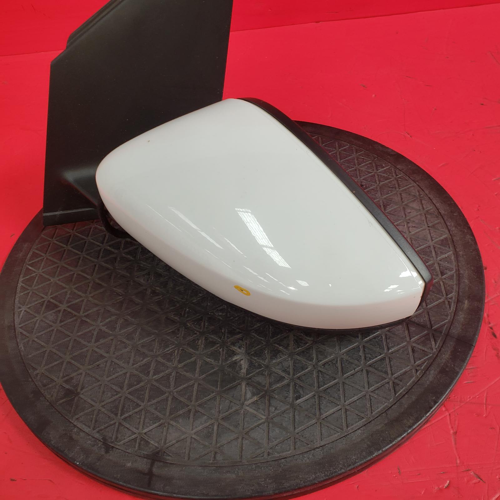 L Door Mirror Polo Volkswagen 2010