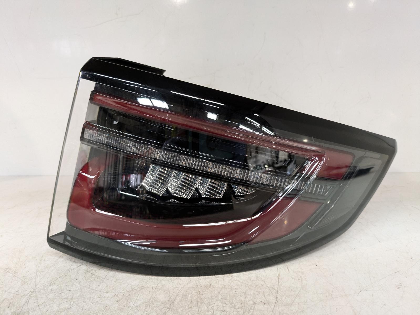 View Auto part R Taillight Land Rover Discovery Sport 2020