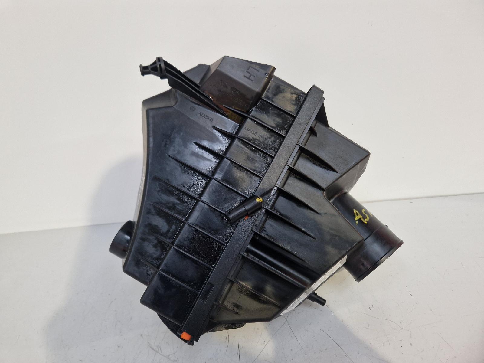 View Auto part Air Cleaner/Box Land Rover Range Rover Sport 2023