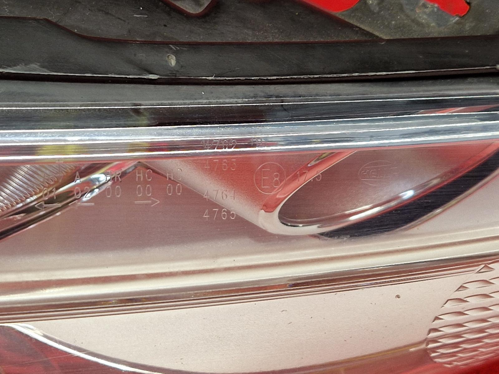 R Headlamp Fiesta Ford 2010