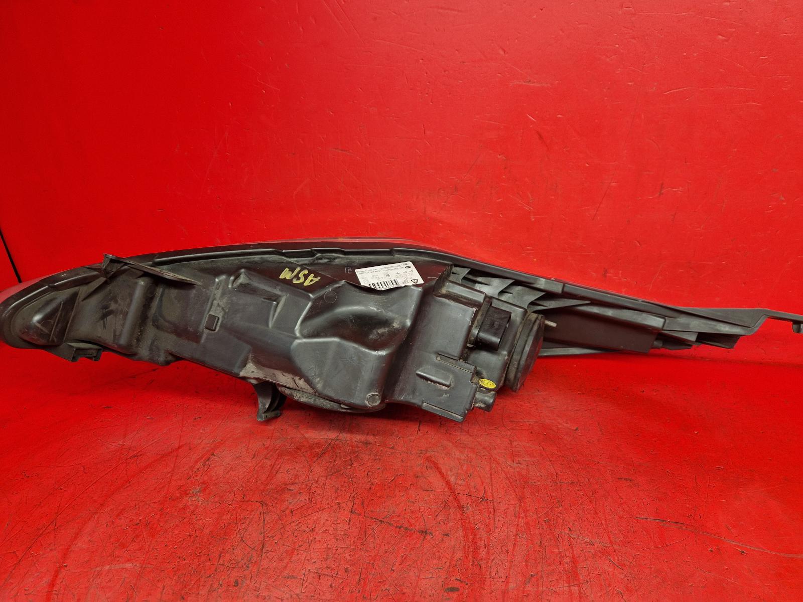 R Headlamp Fiesta Ford 2010