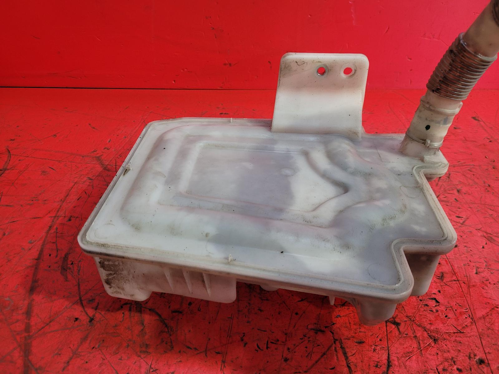 Washer Bottle Golf Volkswagen 2010