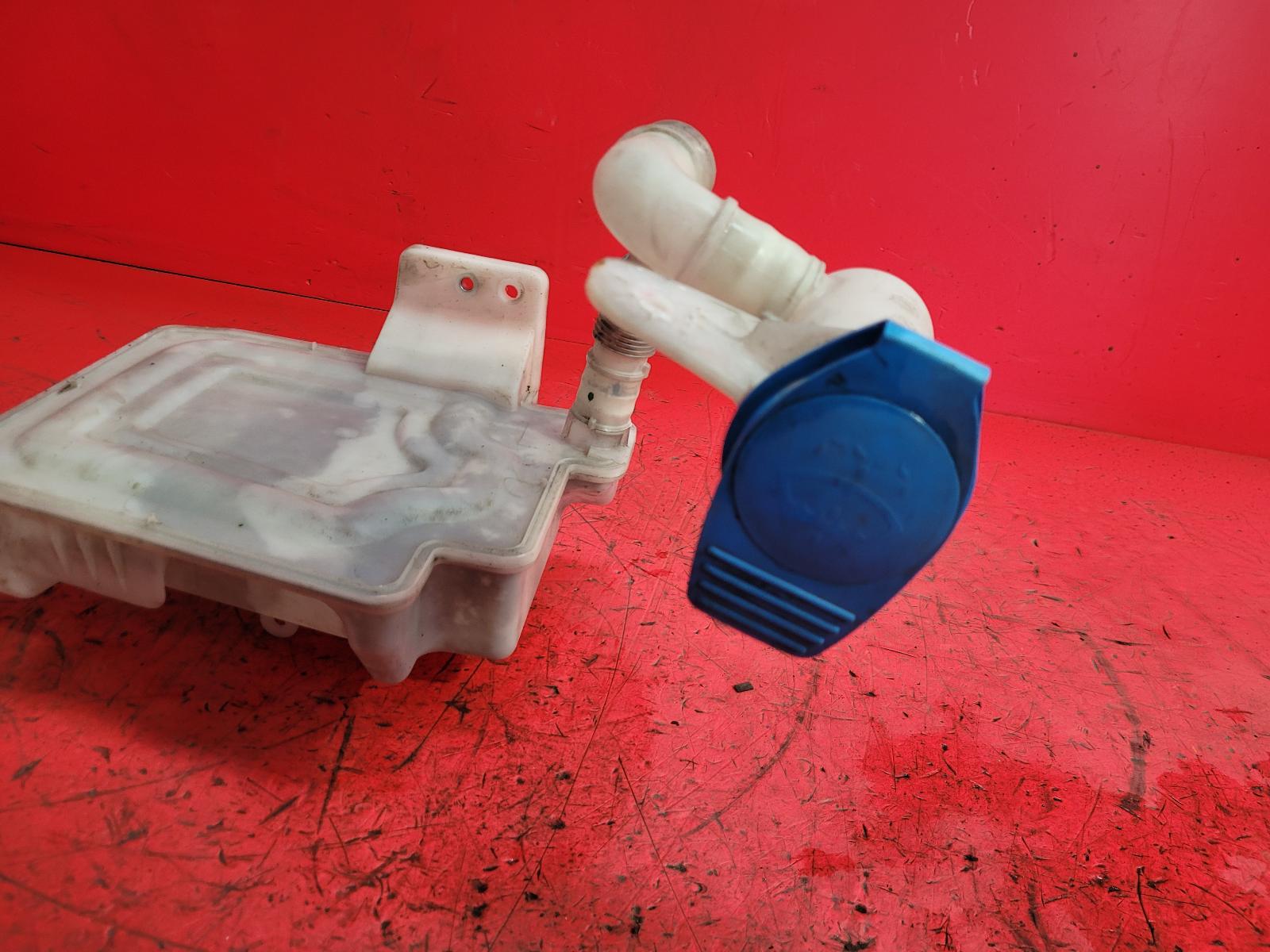 Washer Bottle Golf Volkswagen 2010