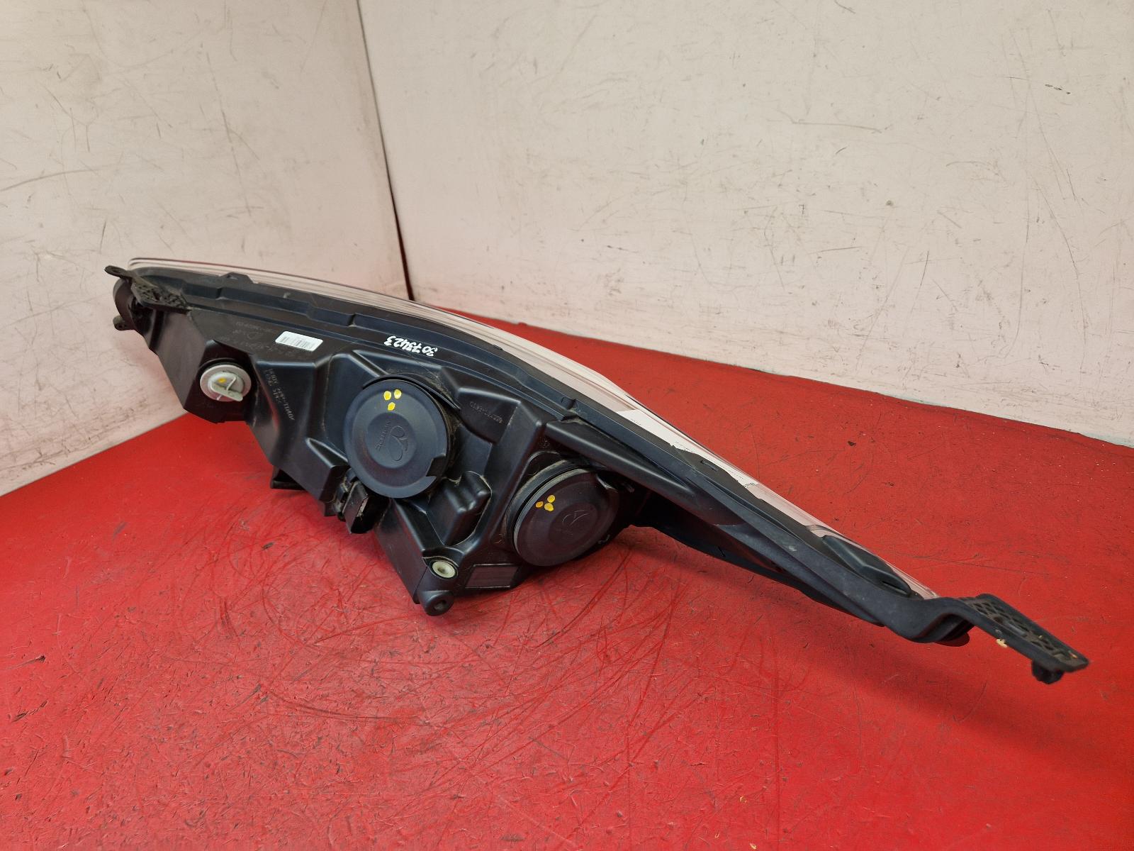 R Headlamp Fiesta Ford 2016