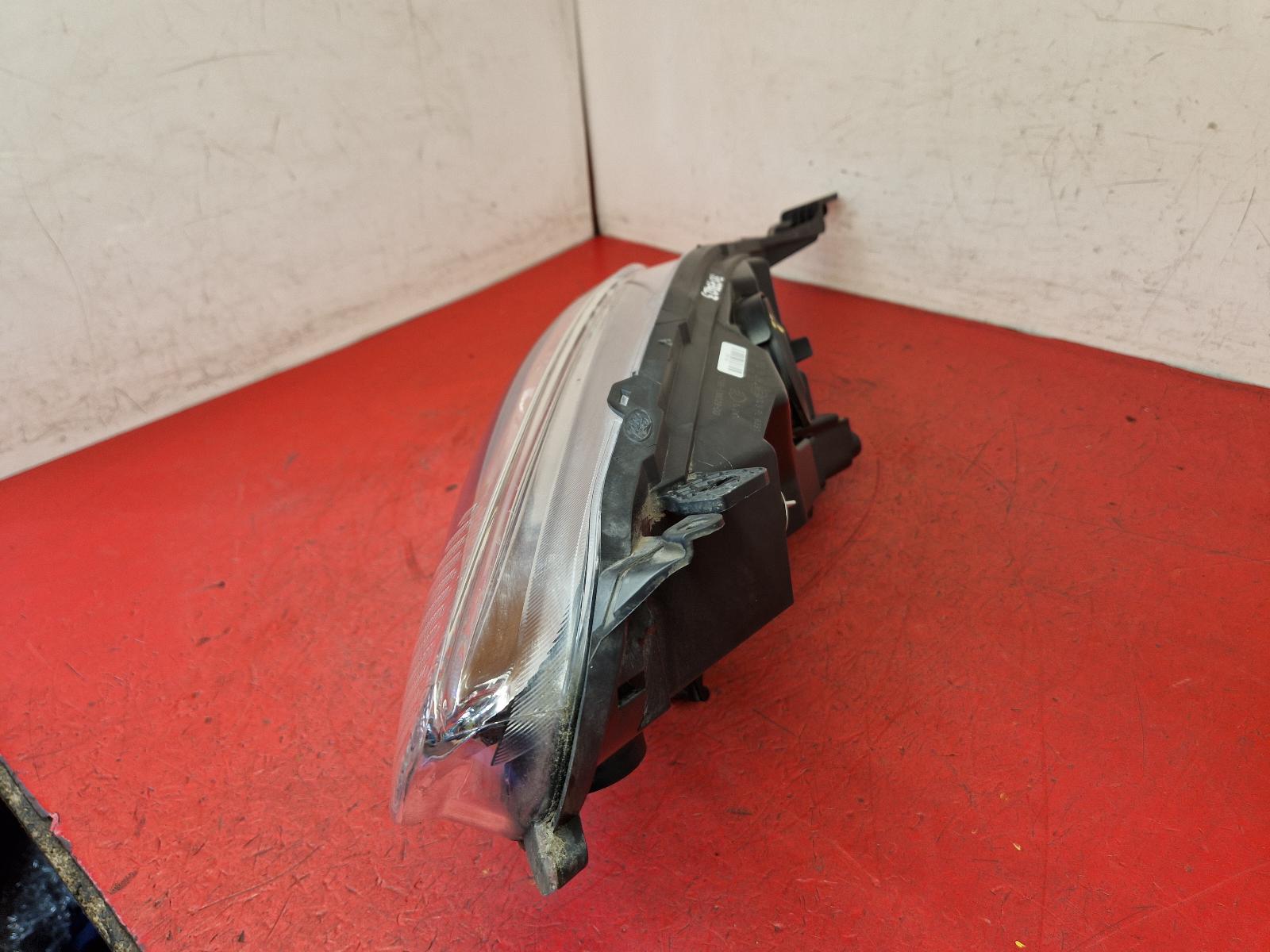 R Headlamp Fiesta Ford 2016
