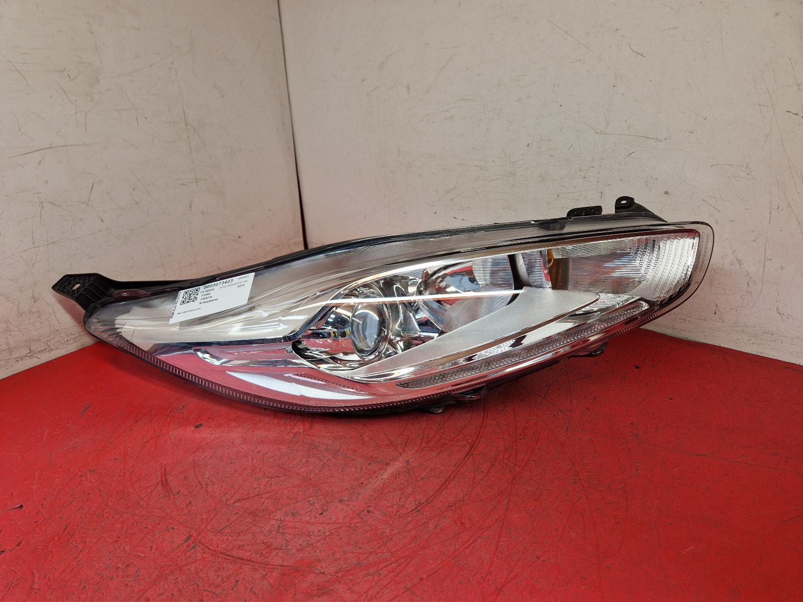 R Headlamp Fiesta Ford 2016