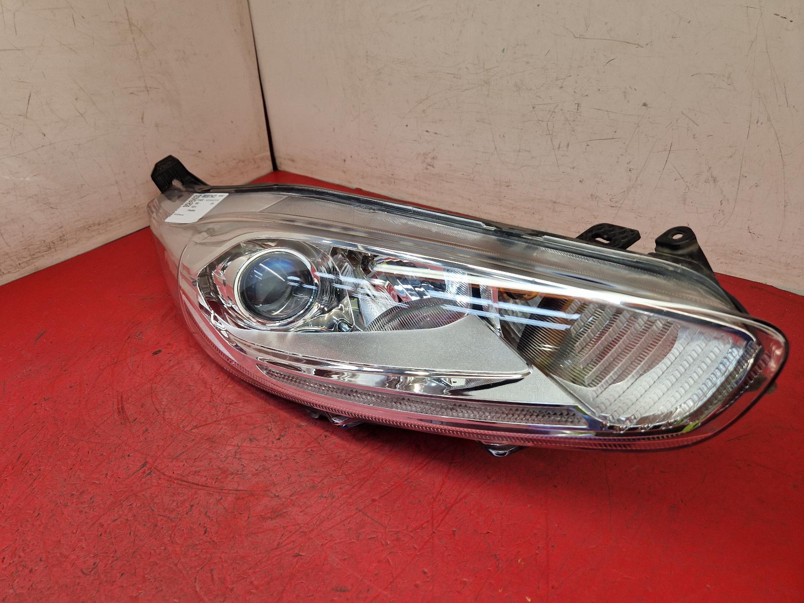 R Headlamp Fiesta Ford 2016