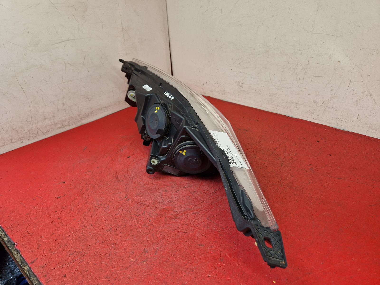 R Headlamp Fiesta Ford 2016