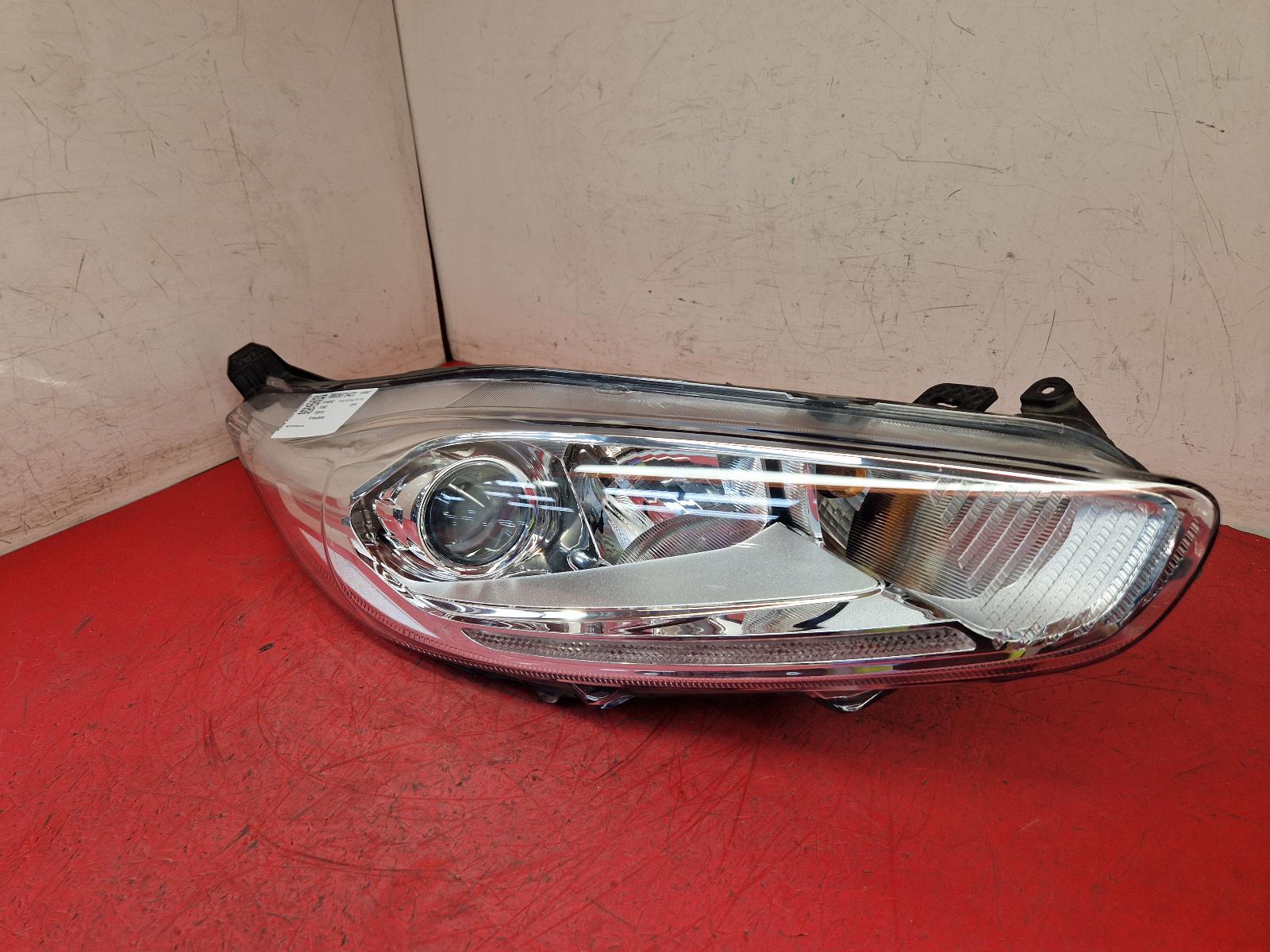 R Headlamp Fiesta Ford 2016
