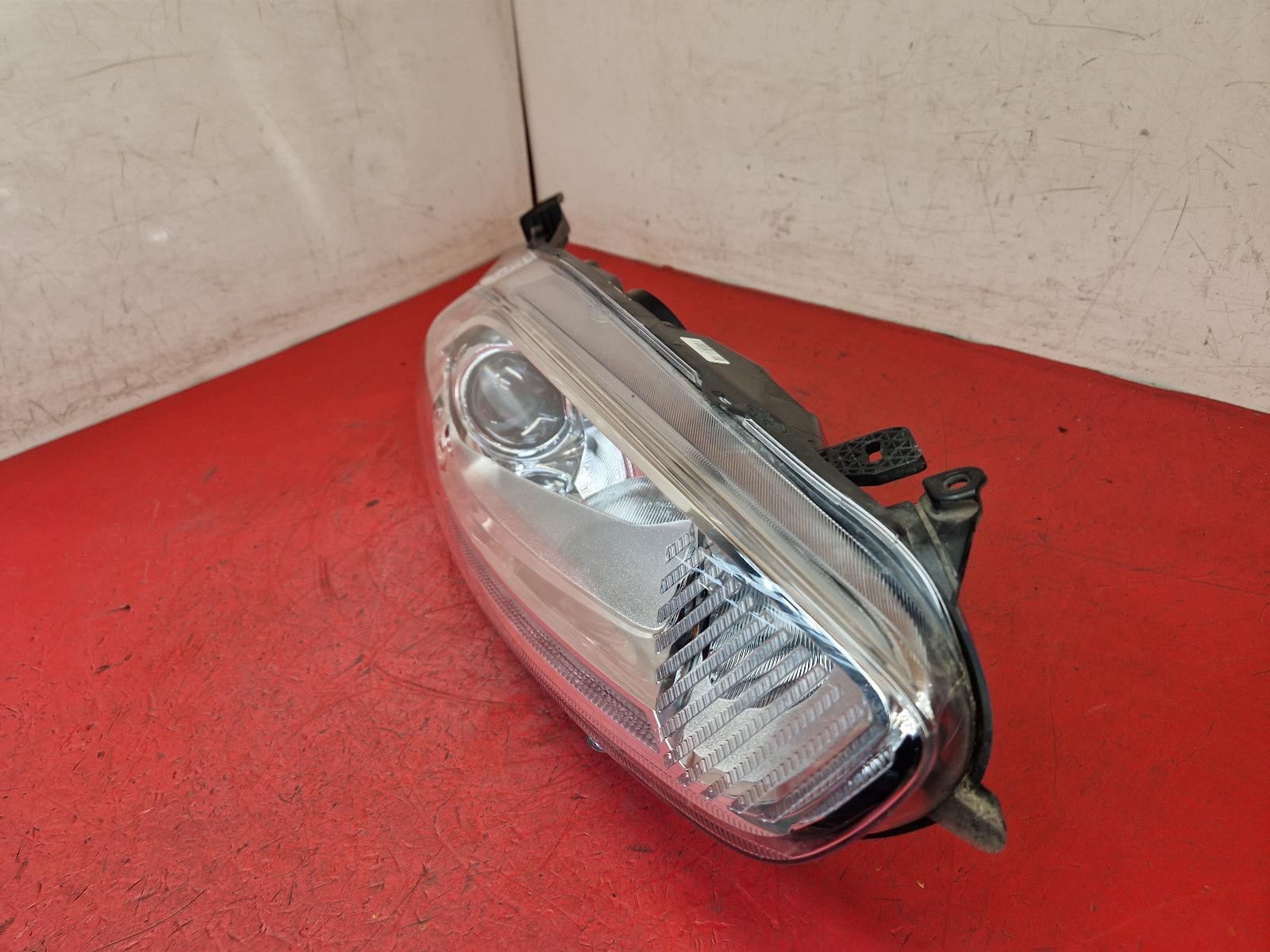 R Headlamp Fiesta Ford 2016