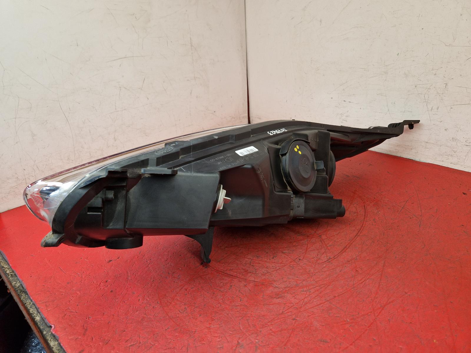 R Headlamp Fiesta Ford 2016