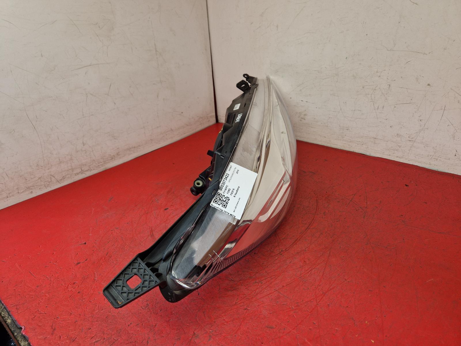 R Headlamp Fiesta Ford 2016