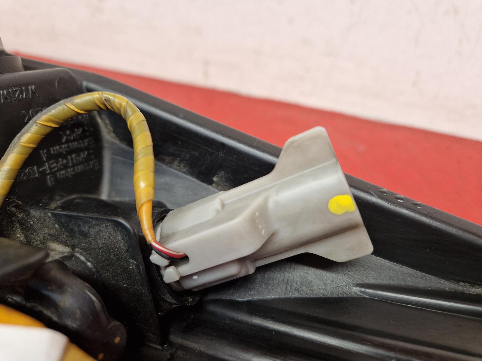 L Headlamp 3 Mazda 2010
