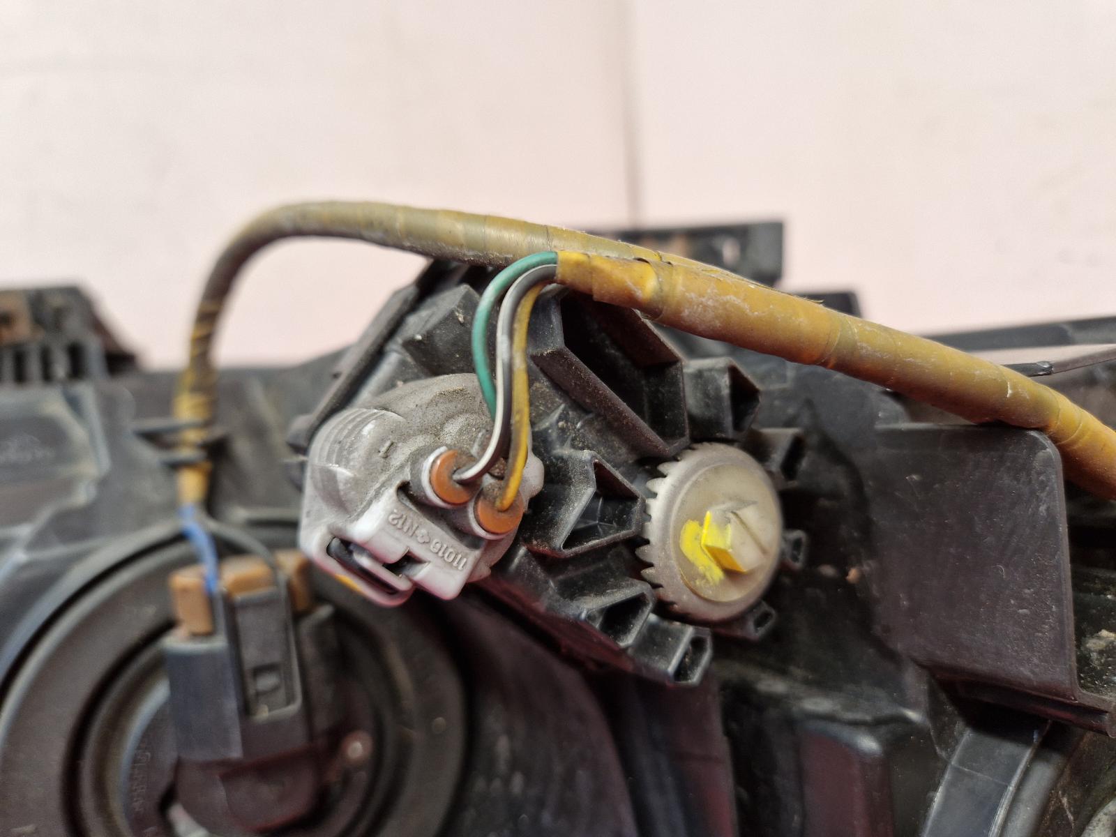 L Headlamp 3 Mazda 2010